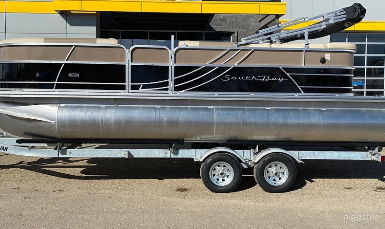 Luxurious Utility Boat Photo 1