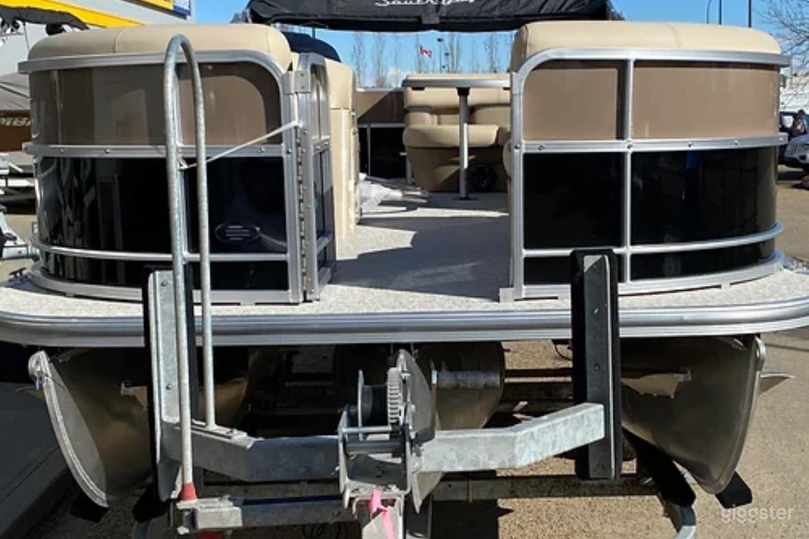 Luxurious Utility Boat Photo 4