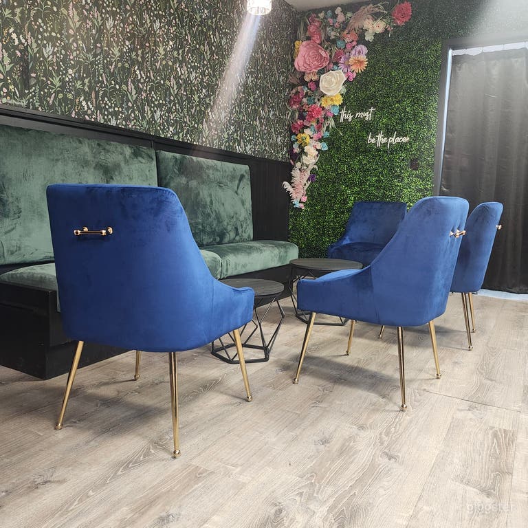  A little quaint. A little bougie! 