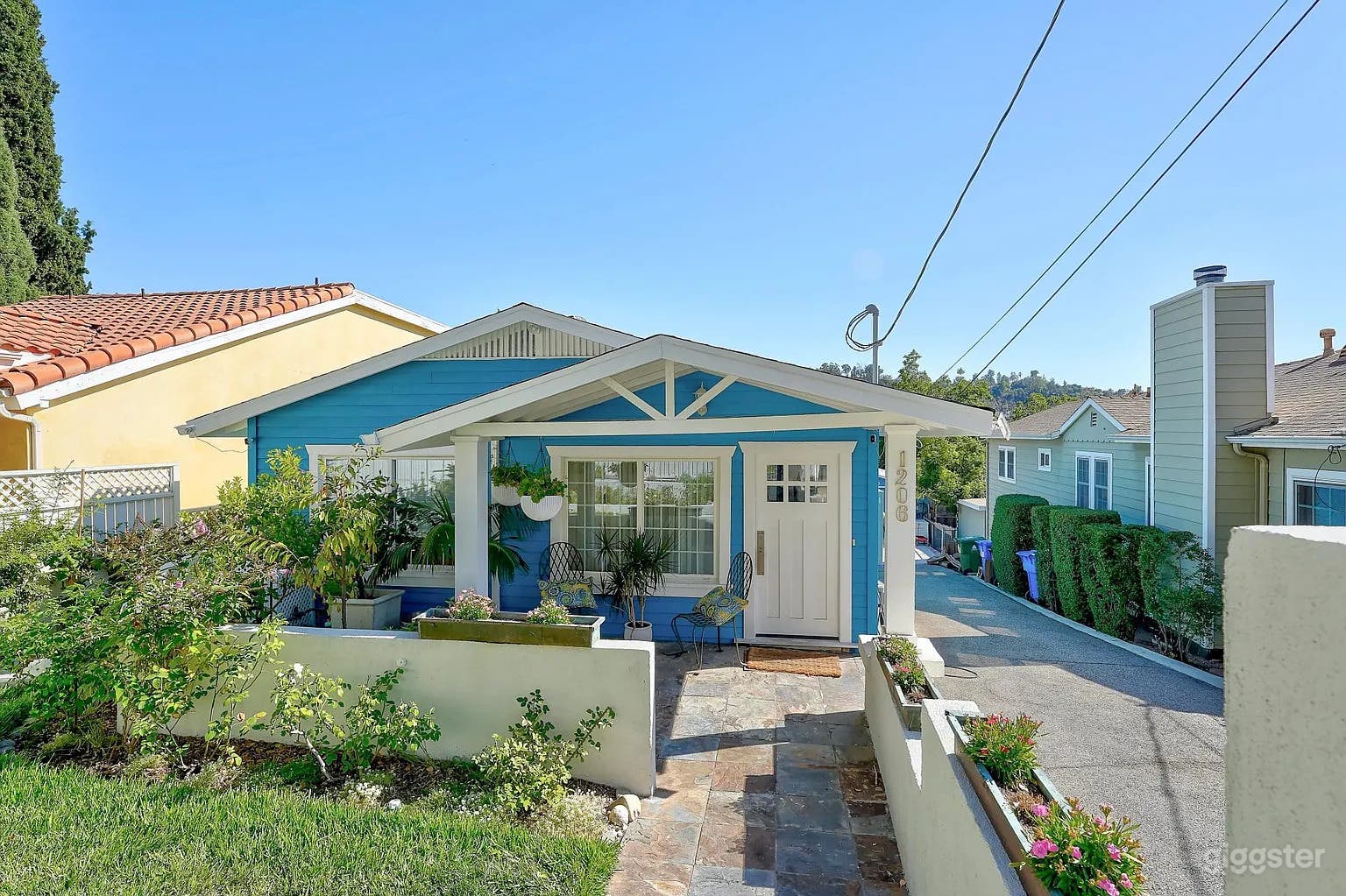 MASSIVE YARD in the heart of Los Angeles! Photo 1