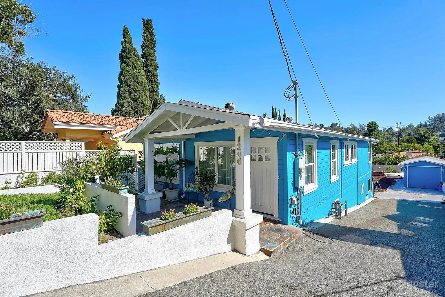 MASSIVE YARD in the heart of Los Angeles! Photo 4