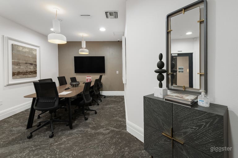  Stylish Executive Conference Room (Etiwanda Falls) 