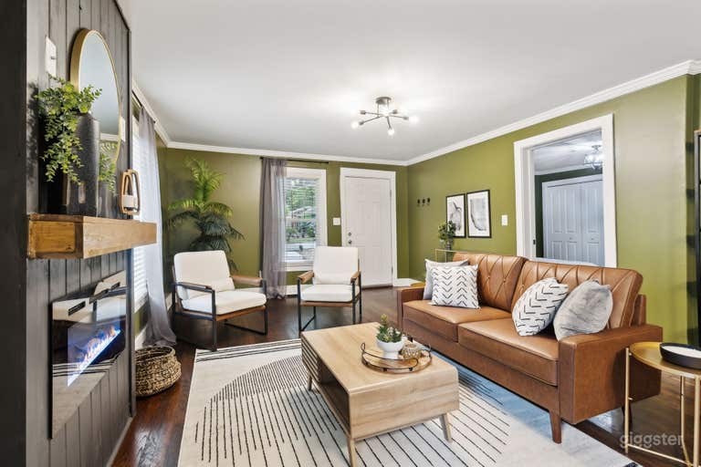  Designer home w/ large yard, porch, deck, & patio 