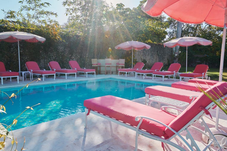  Pink Tropical House with Infinity Pool and Cabins  