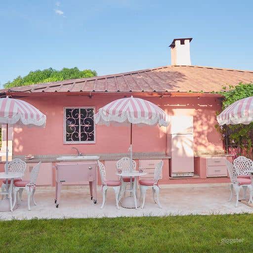  Pink Tropical House with Infinity Pool and Cabins  