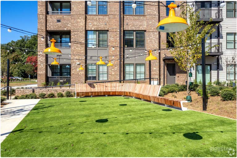  Spacious & Contemporary Coffeehouse 