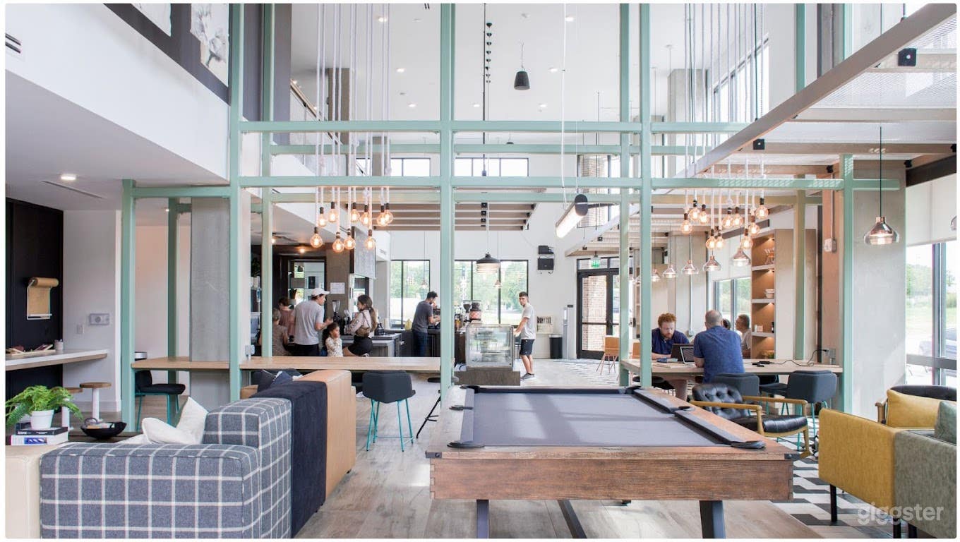 Spacious &amp; Contemporary Coffeehouse Photo 1