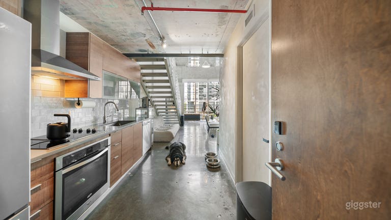  Natural Light Loft: Schickes Büro, Interviews, Content 