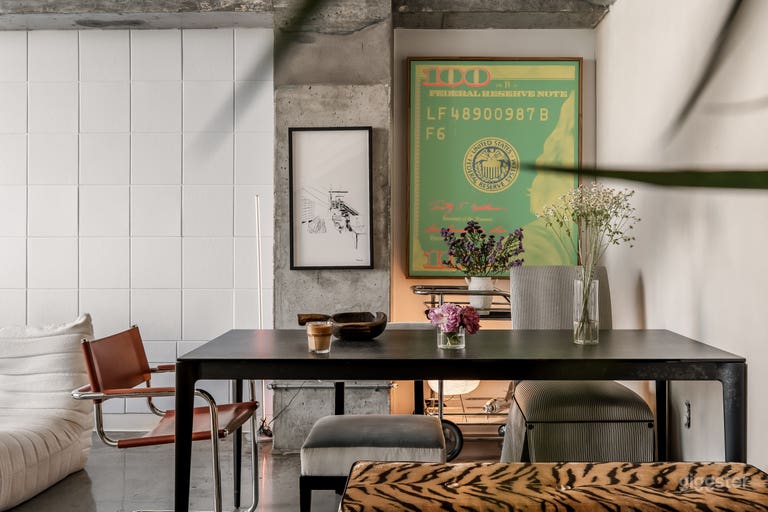  Natural Light Loft: Schickes Büro, Interviews, Content 