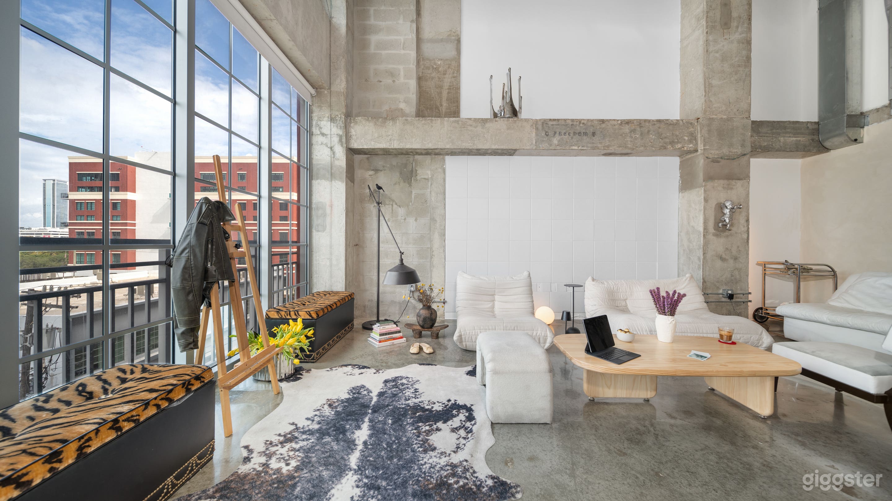Natural Light Loft: Chic Office, Interviews, Content Photo 1
