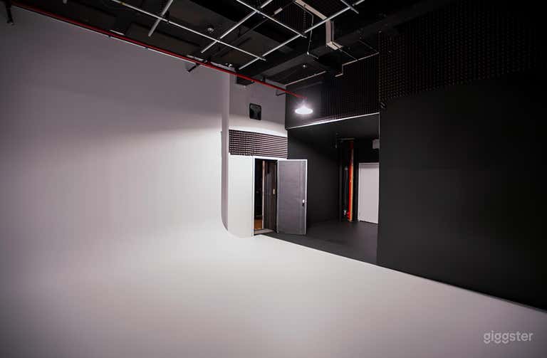  Studio B with White Cyclorama Wall  