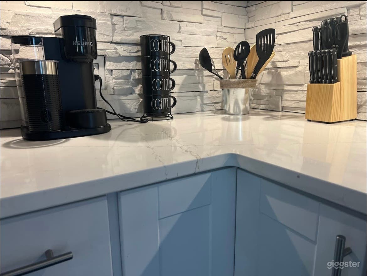 Southwestern Bohemian Style Pocono Mountain Home Photo 4