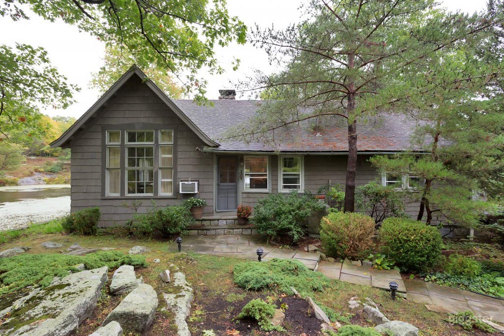 Putnam County NY classic country and ranch home Photo 1