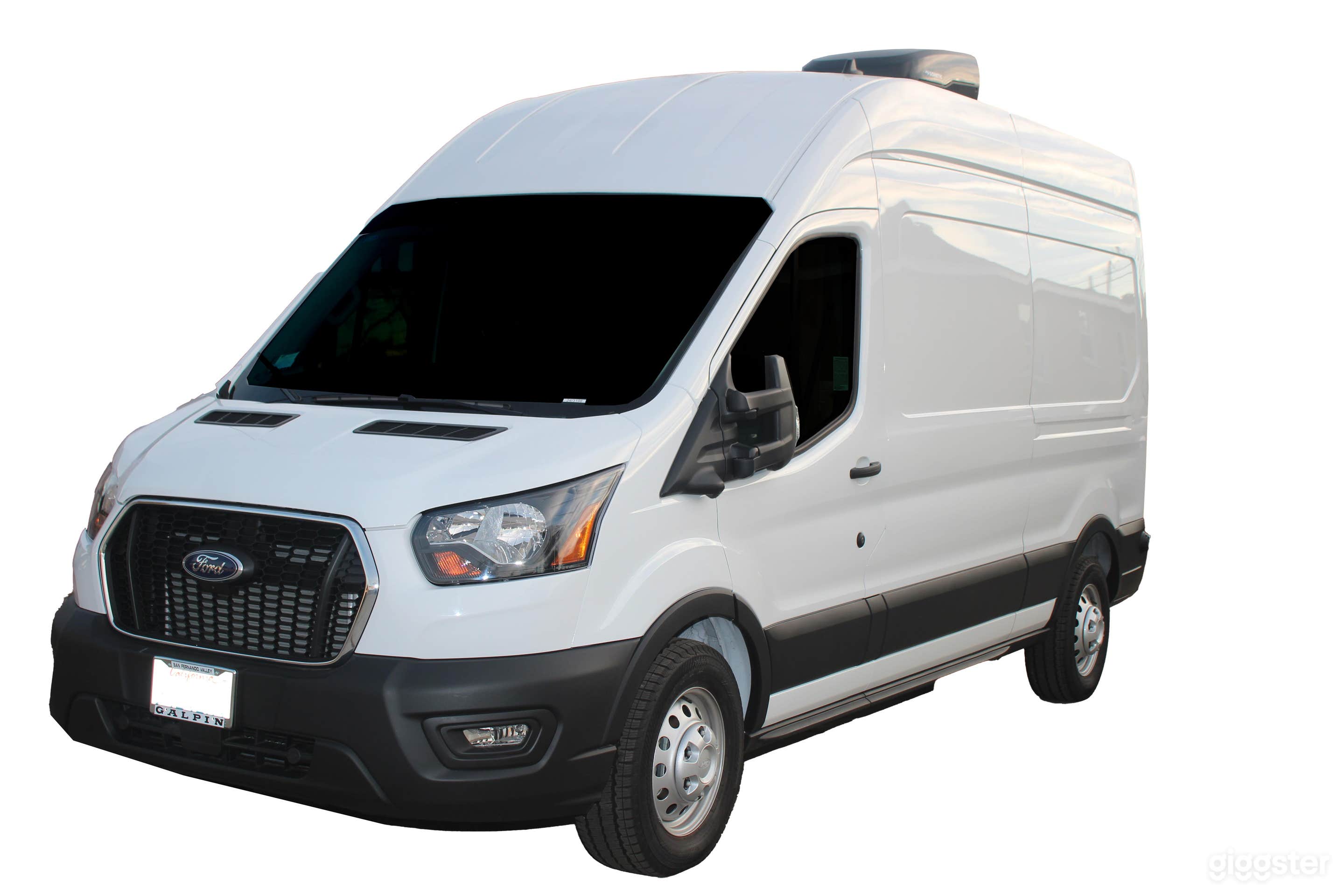 Elegant Mobile Beauty Studio Photo 4