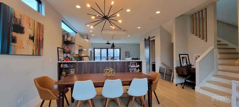  Bright Modern Open Floor Plan Home- North Center 