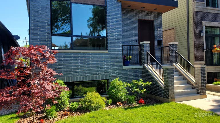  Bright Modern Open Floor Plan Home- North Center 