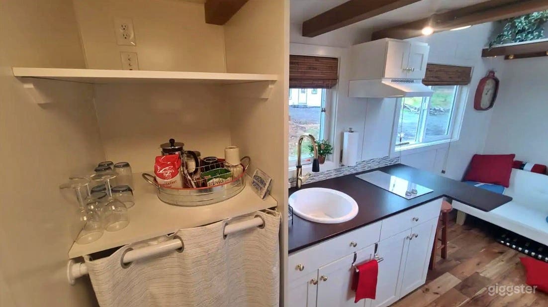 Tiny Home with Bohemian Vibes Photo 2