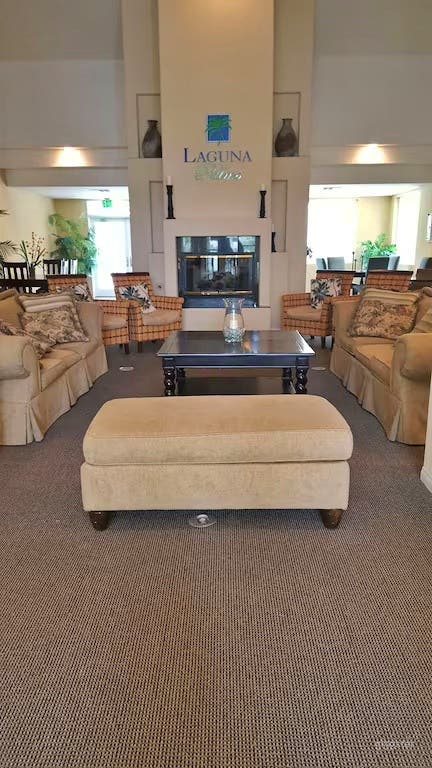 Modern Stylish Condo with All Amenities Photo 4