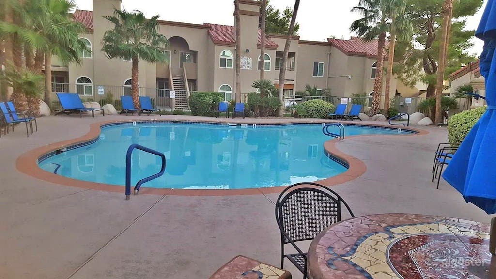 Modern Stylish Condo with All Amenities Photo 1