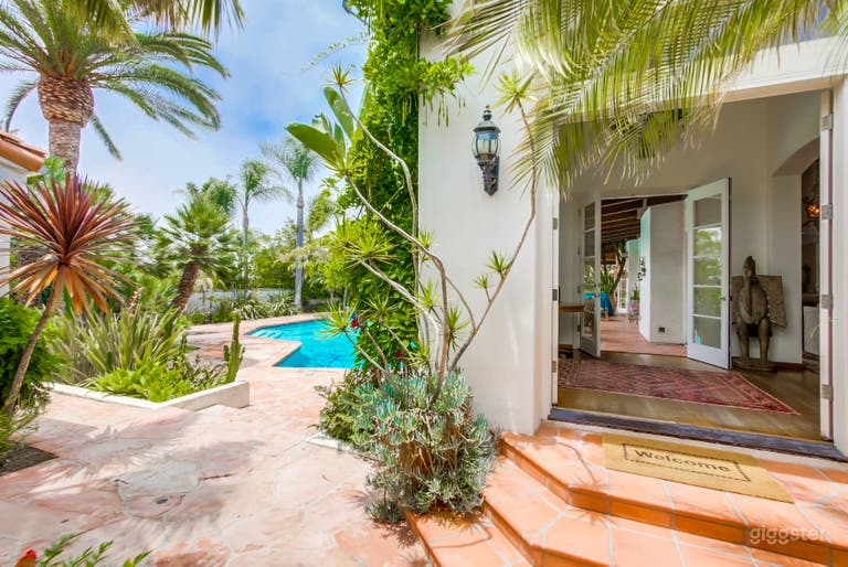  Tropical Villa Retreat 