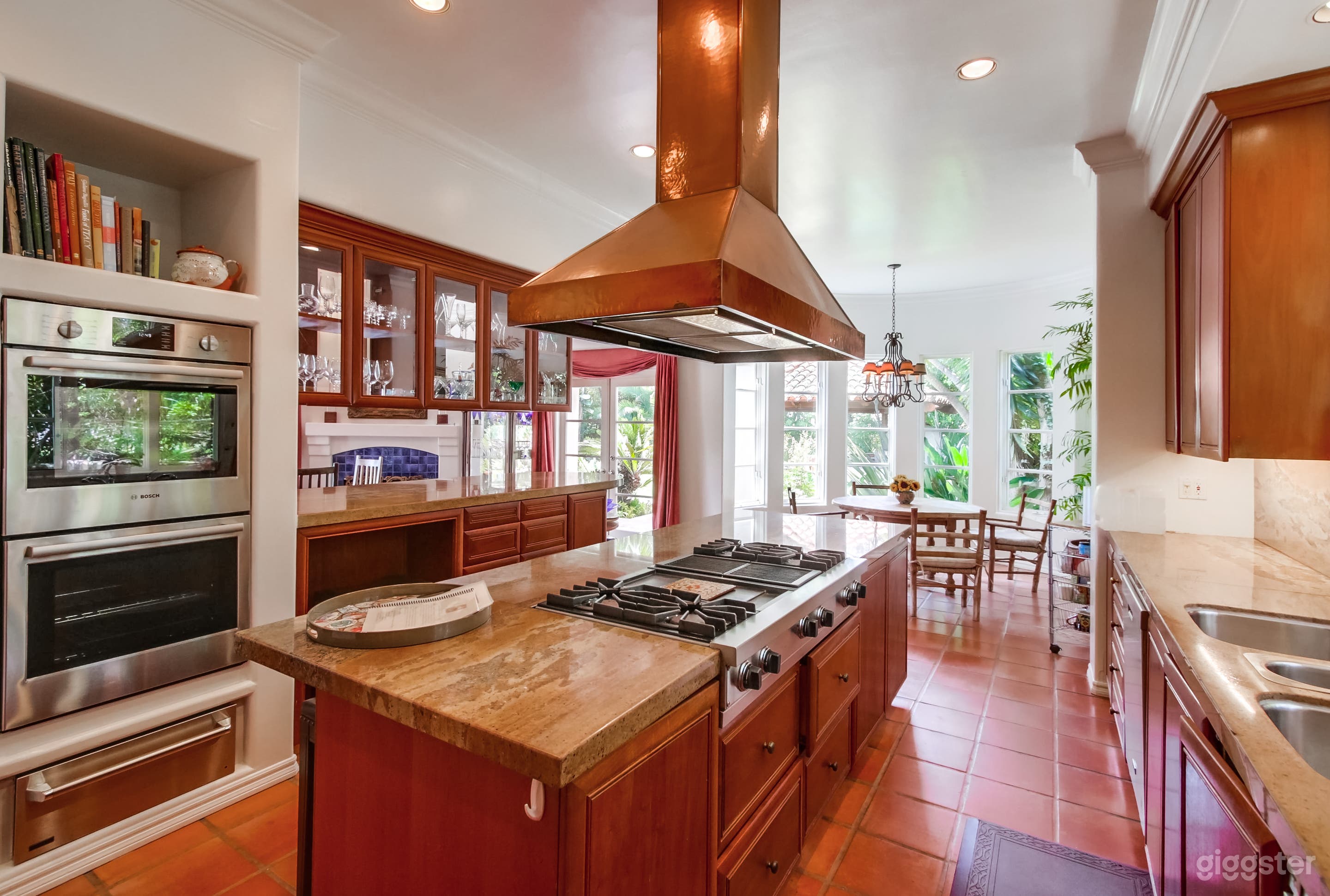 Tropical Villa Retreat Photo 3