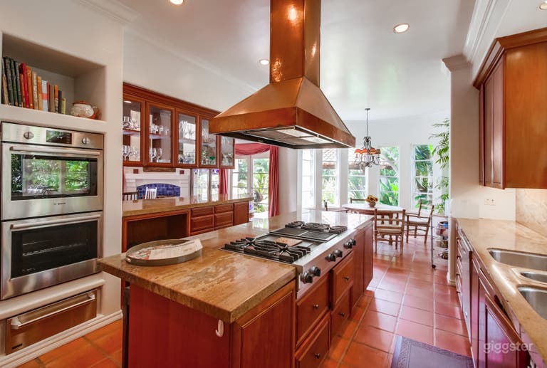  Tropical Villa Retreat 