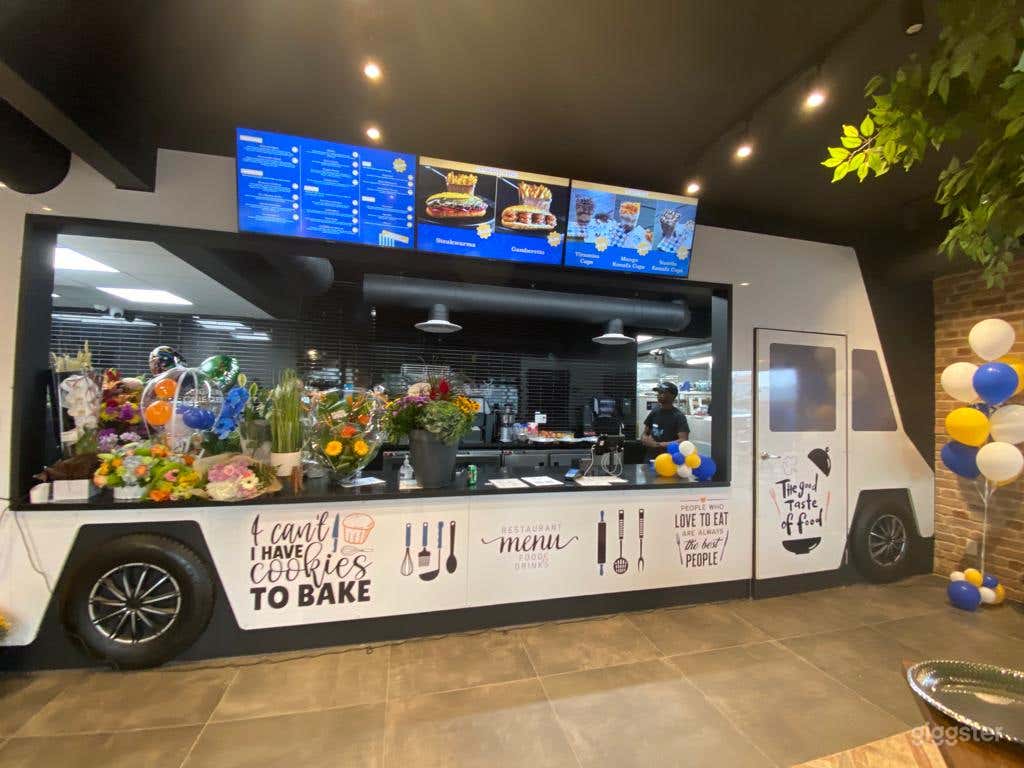 Middle Eastern Street Food Scene Restaurant Photo 1