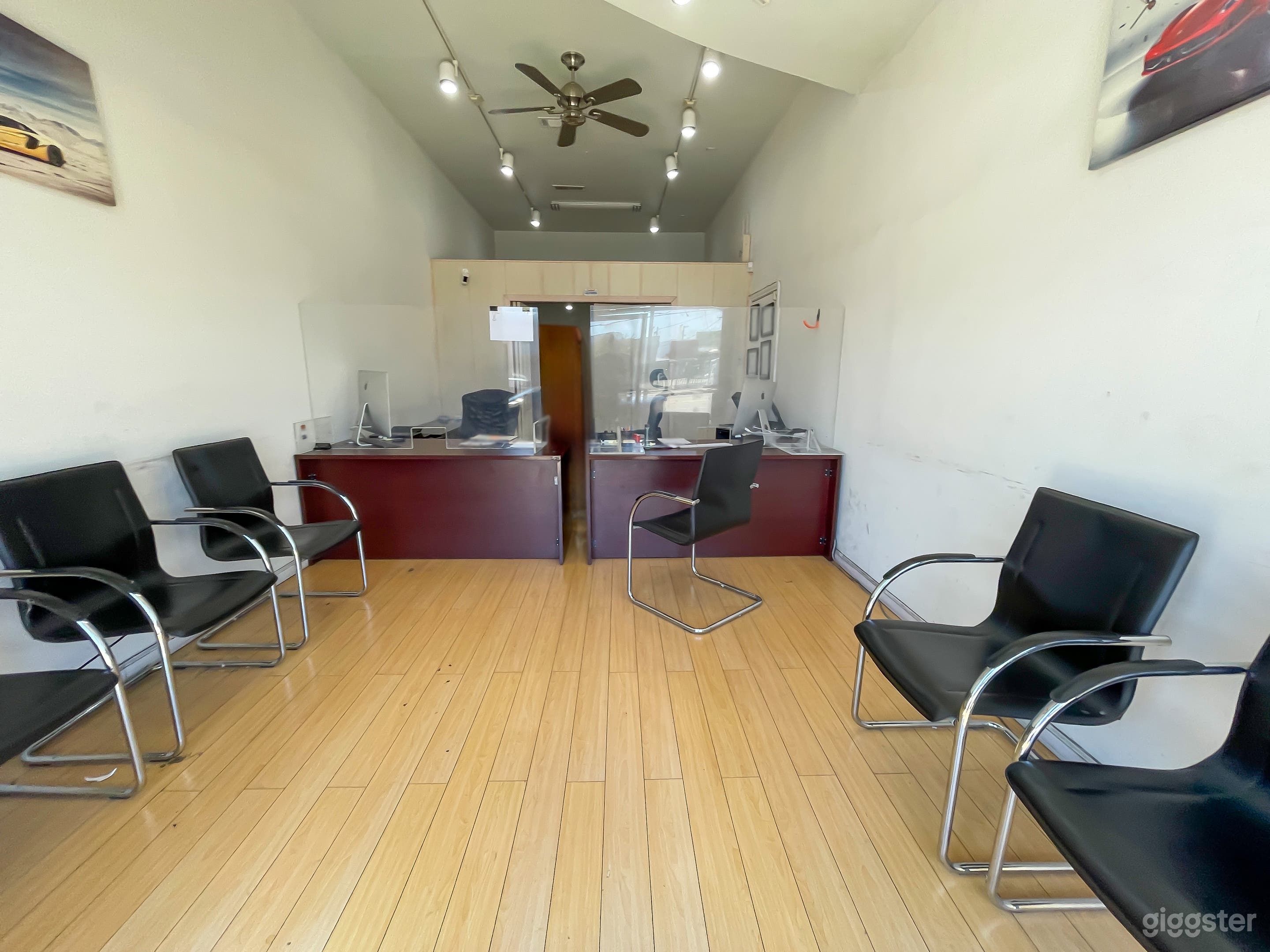 Small Office Waiting Room Space Photo 1