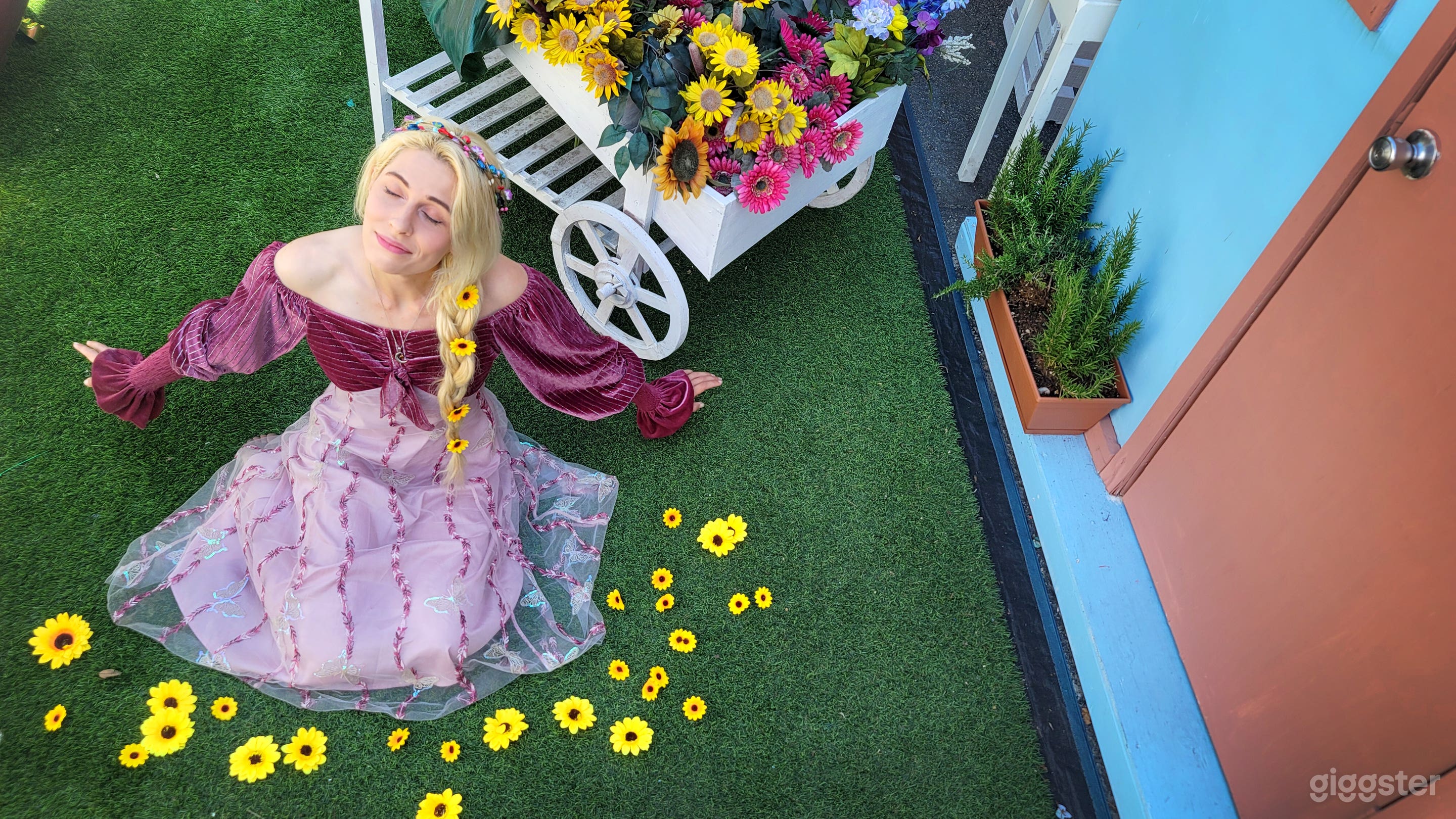 Wonderland: Fantasy Garden Outdoor Set with props Photo 4