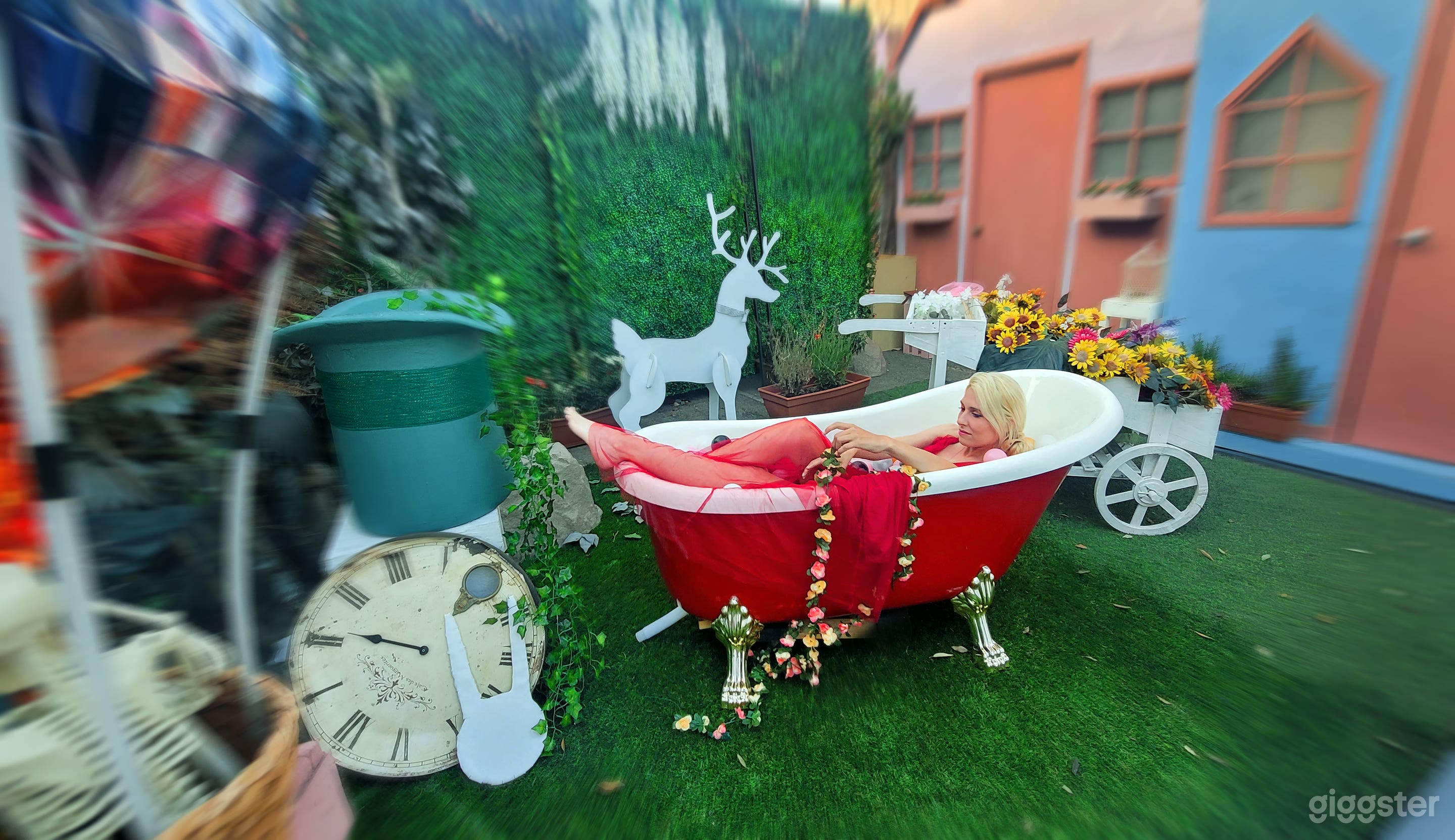 Wonderland: Fantasy Garden Outdoor Set with props Photo 1