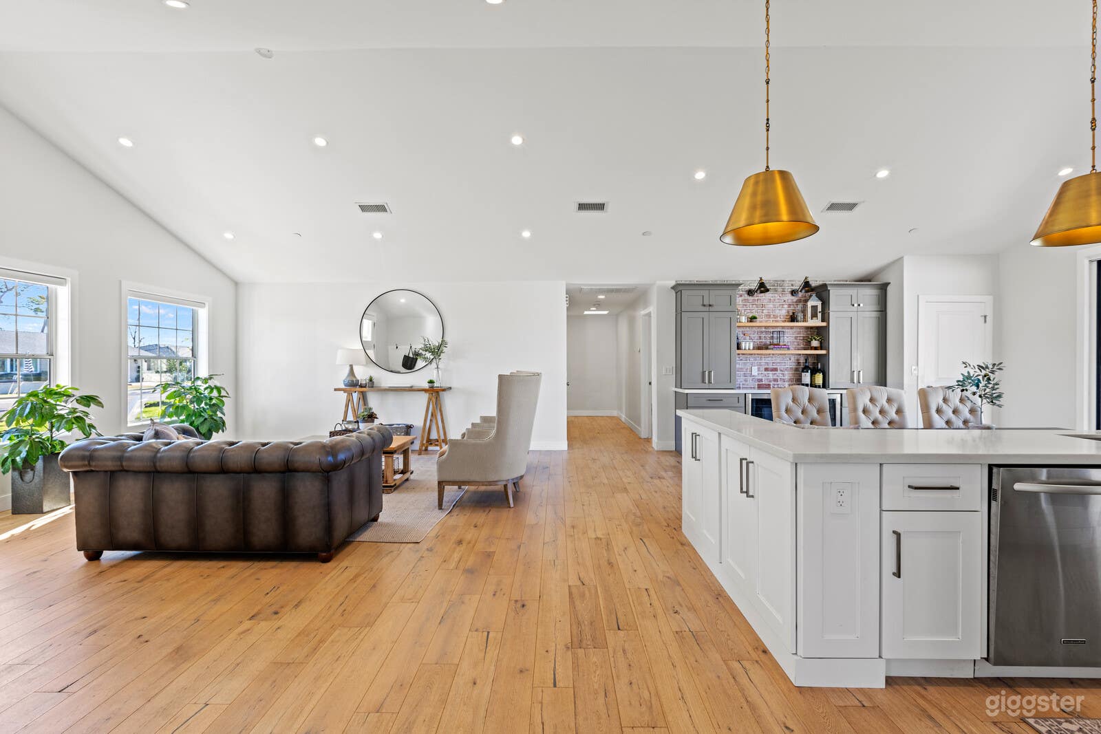 ResortStyle Arcadia Home w/ Stunning Natural Light Photo 2