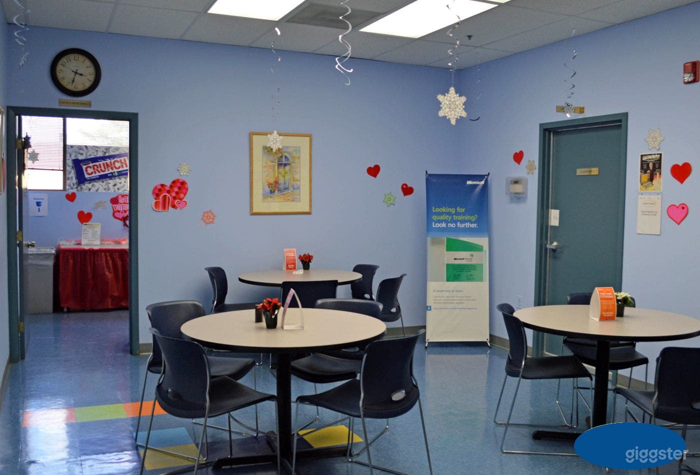 Training Classroom W/ Computers &amp; A Large Computer Museum Photo 2