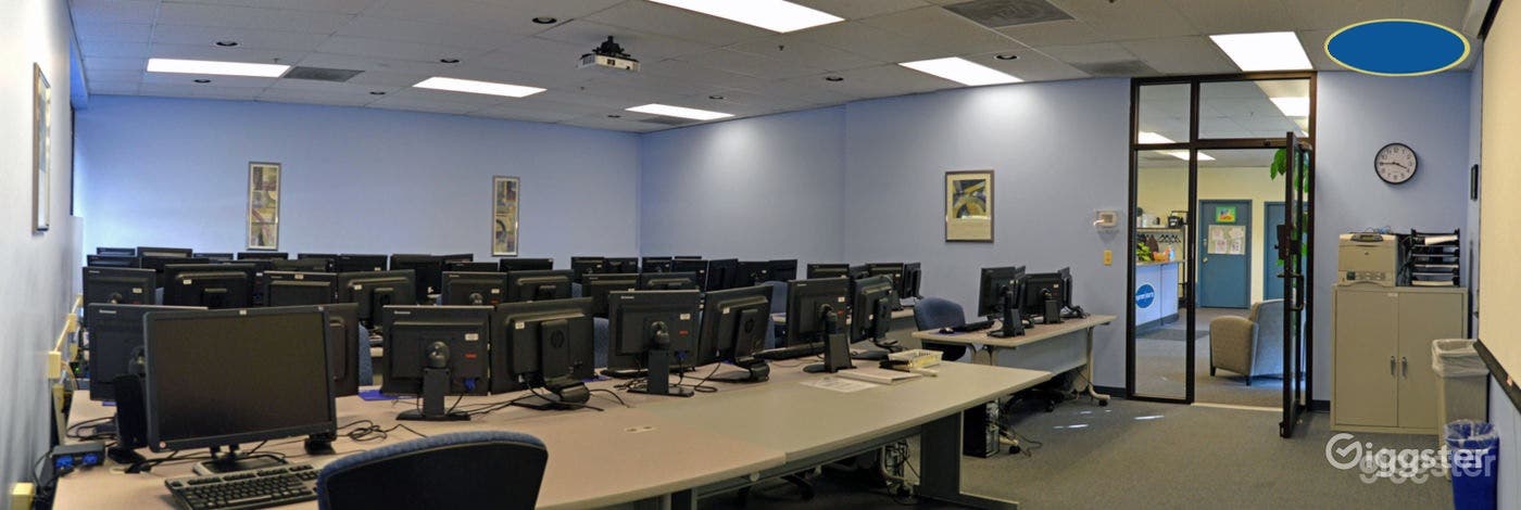 Training Classroom W/ Computers &amp; A Large Computer Museum Photo 4