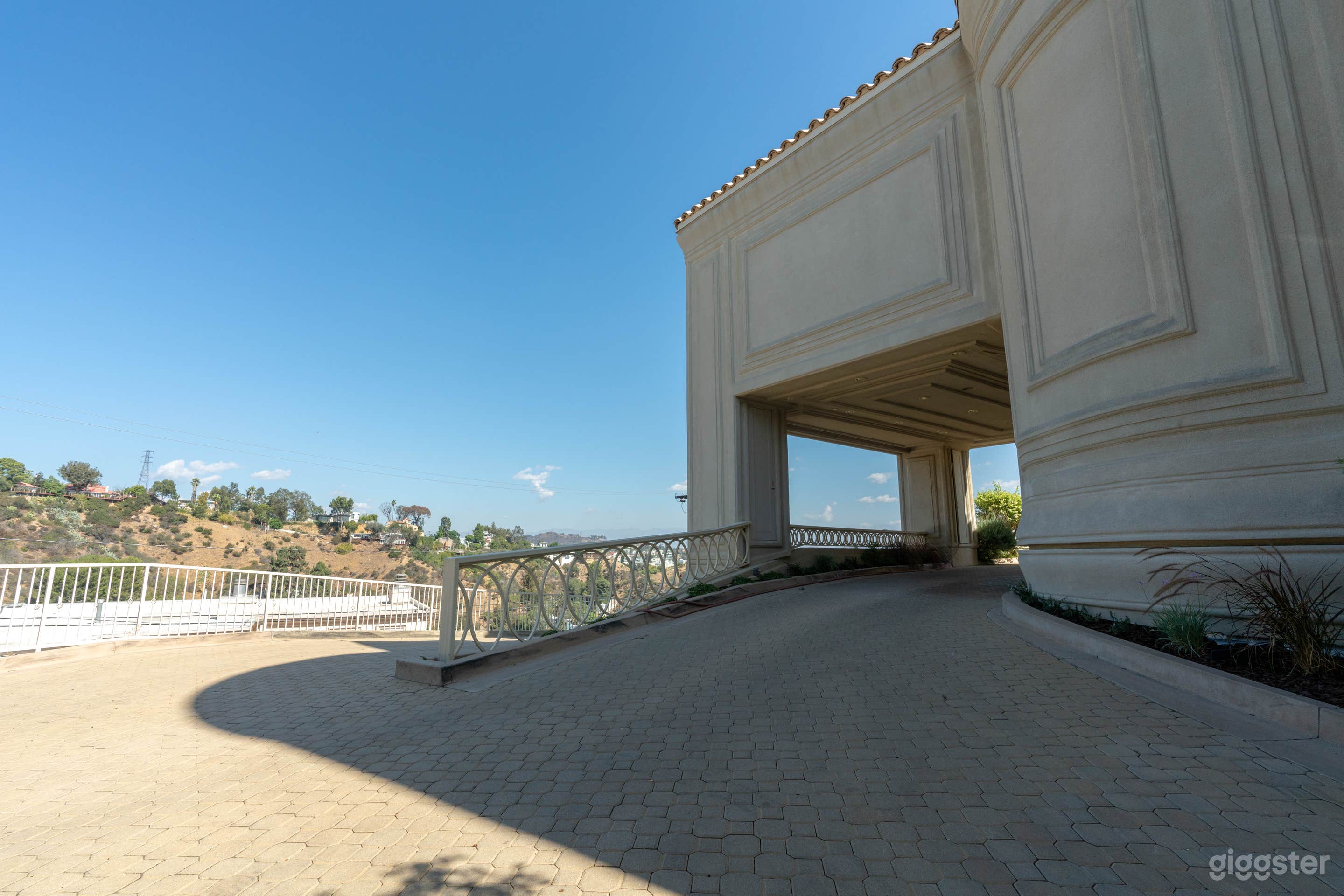 Locke Mansion Photo 4