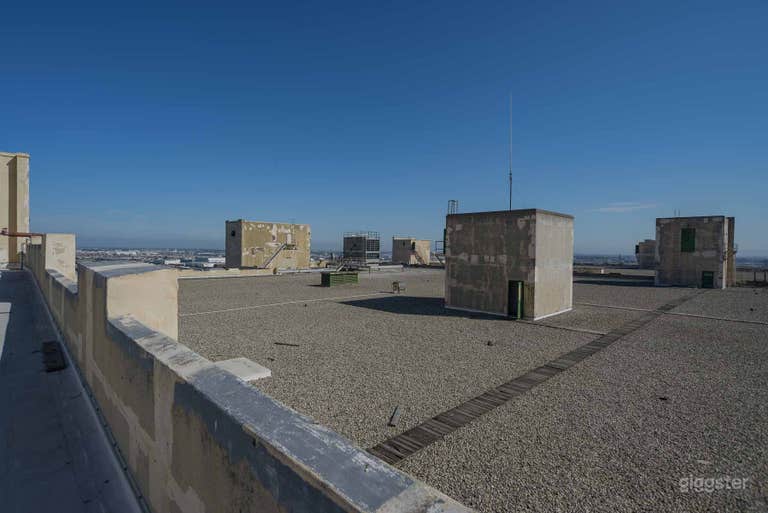  Raw Rooftop with Gorgeous View 