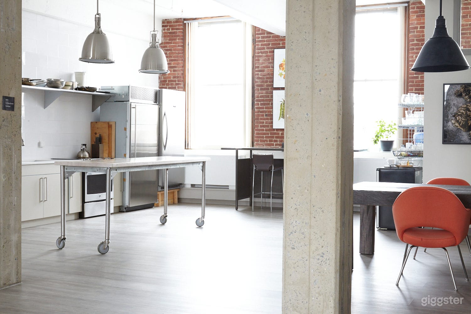 Full Kitchen with moveable work tables to accommodate your project. 