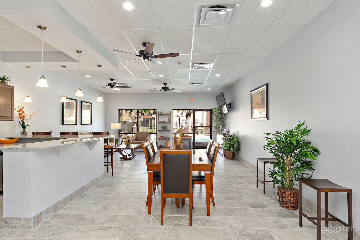 Light, Comfy Club Room in Oviedo Photo 2