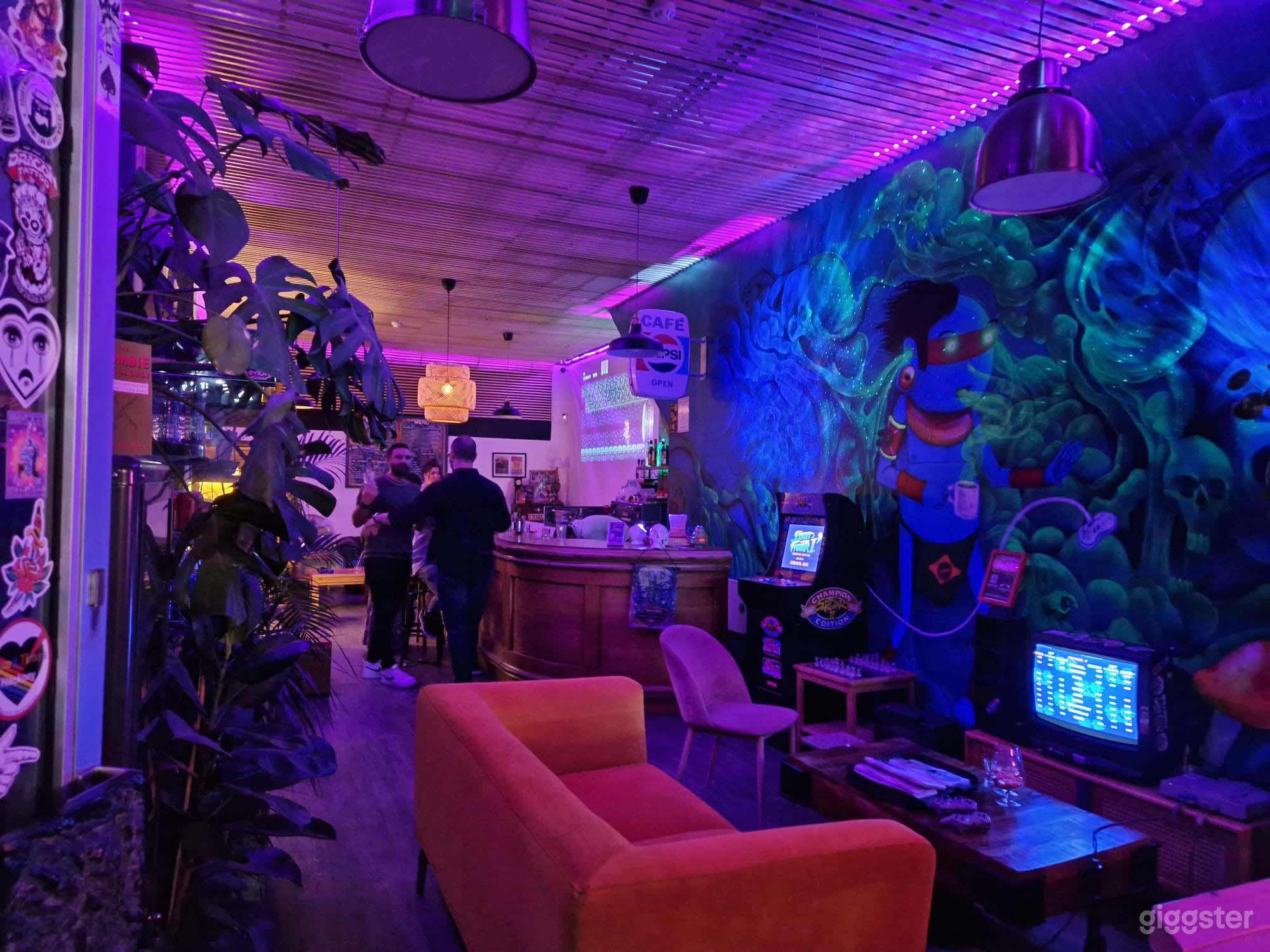 Unique retro videogame and bar &amp; Club space Photo 1