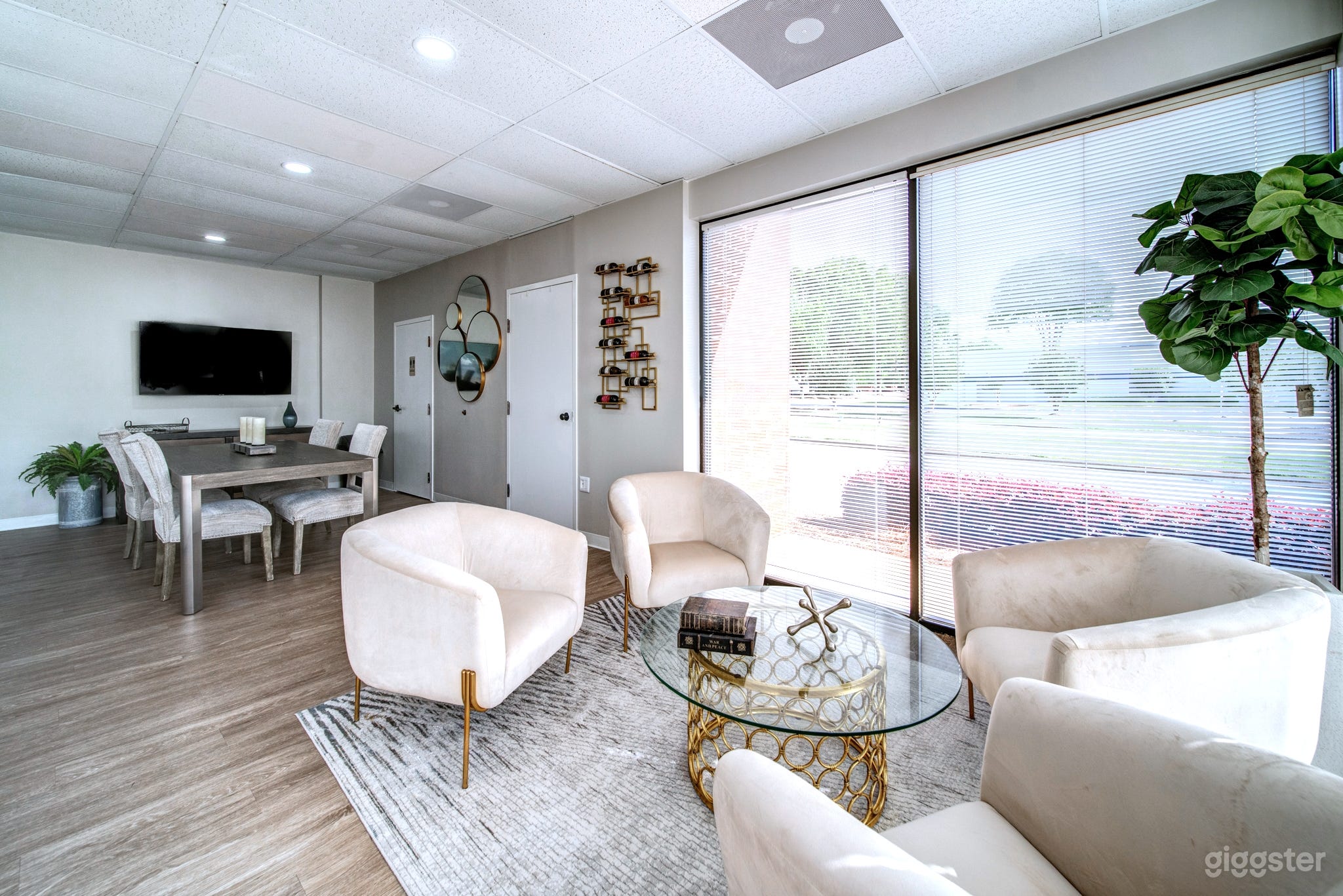 Bright and Versatile Open Concept Creative Space Photo 3