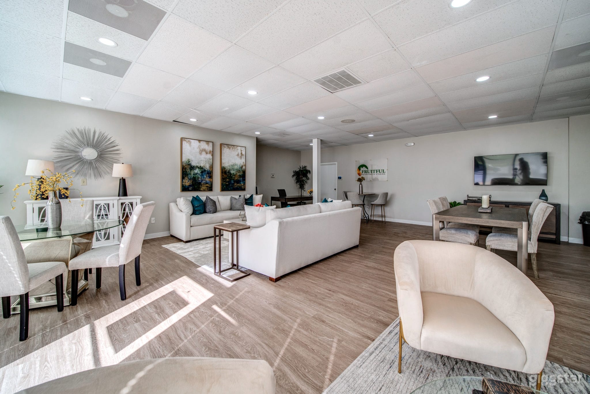 Bright and Versatile Open Concept Creative Space Photo 4