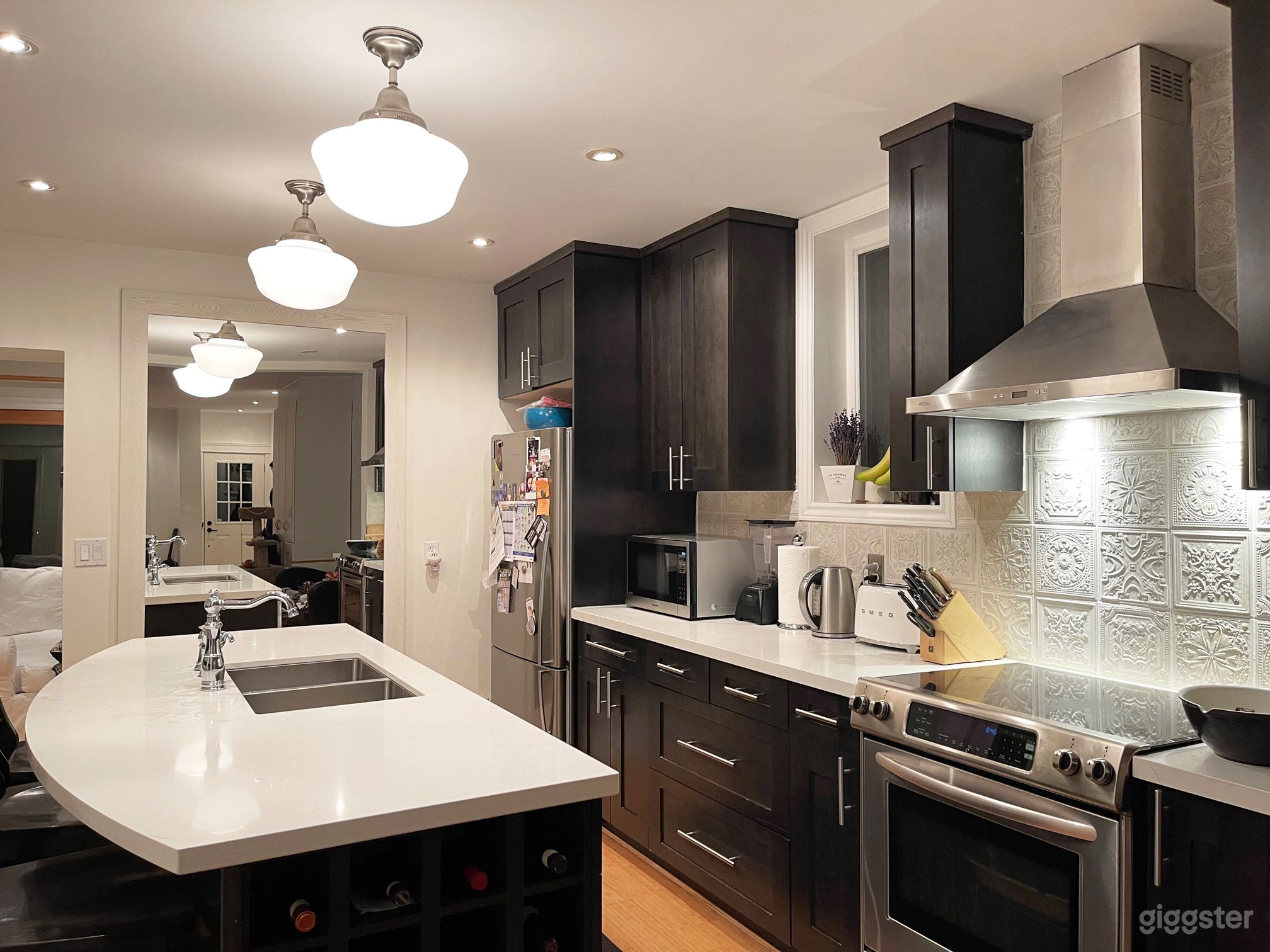 Bright Beach Family Home Photo 3