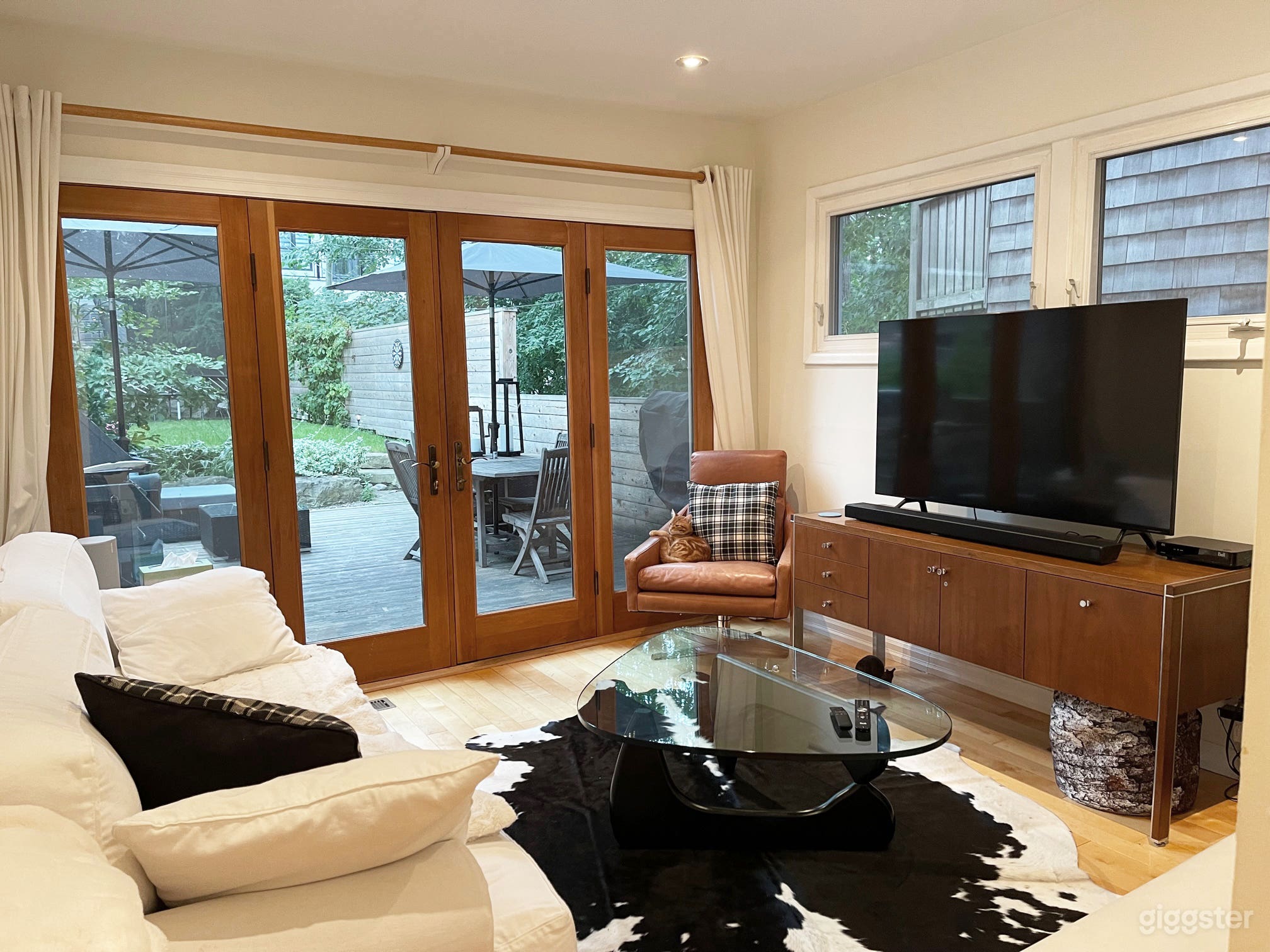 Bright Beach Family Home Photo 1