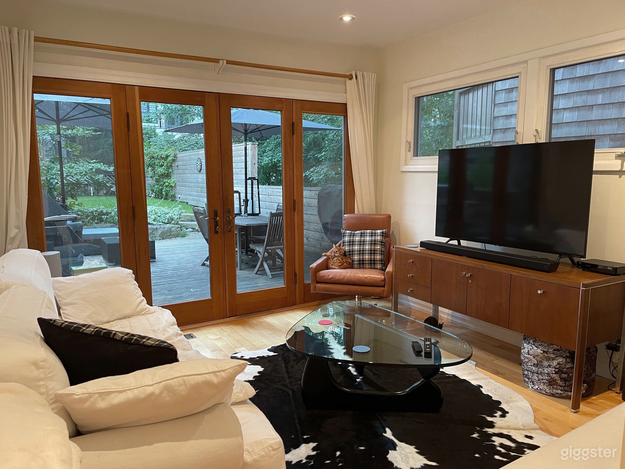 Bright Beach Family Home Photo 2