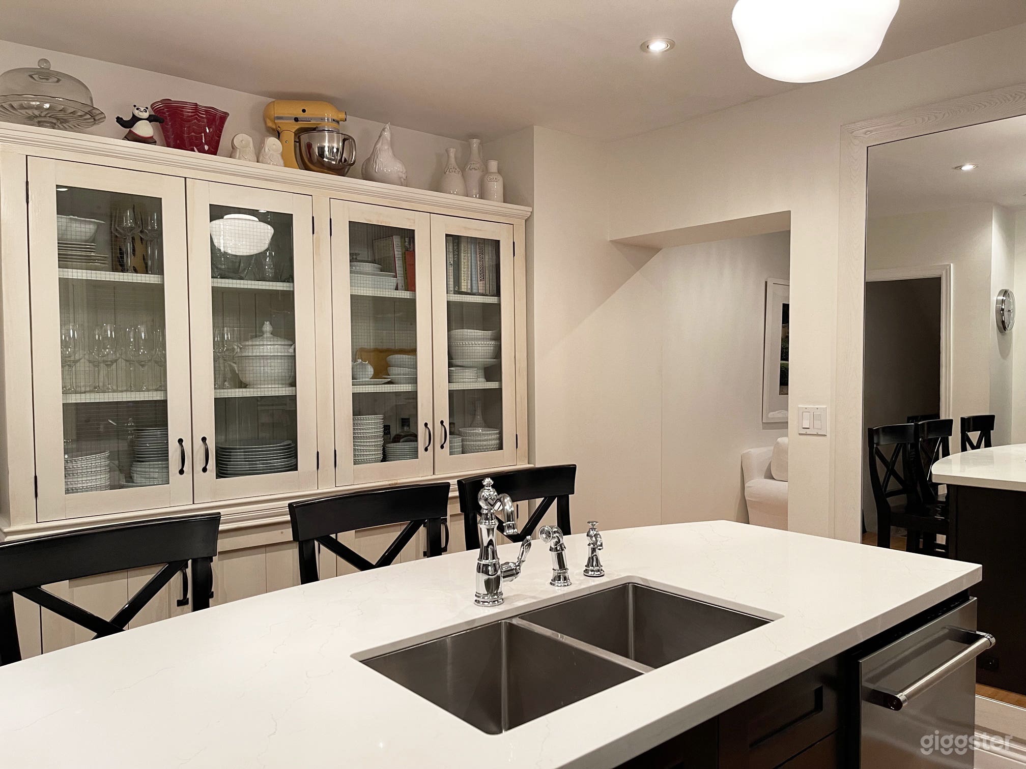 Bright Beach Family Home Photo 4