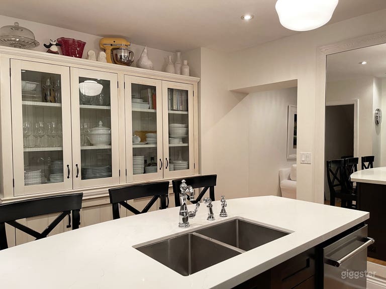  Bright Beach Family Home 