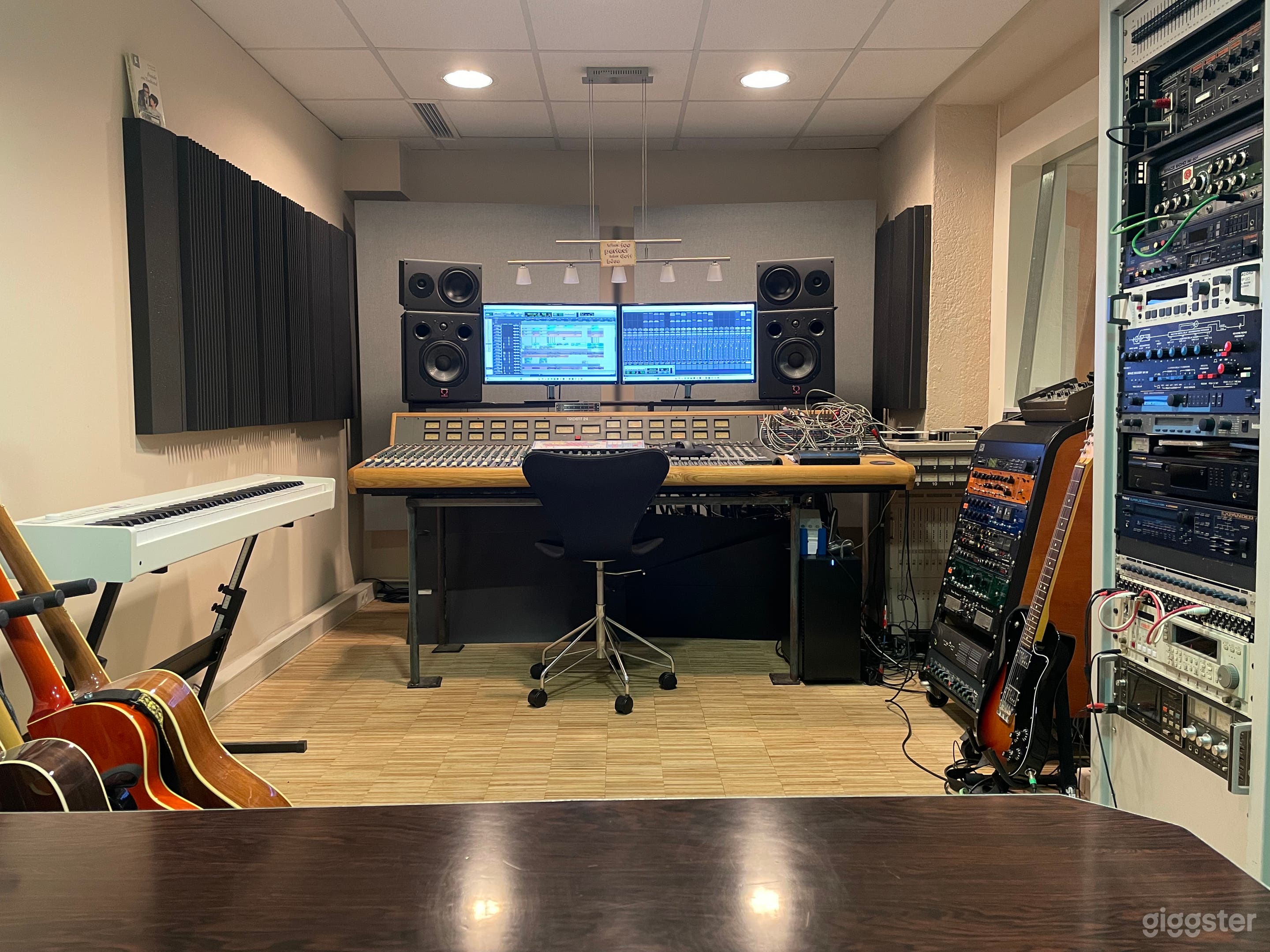 Professionelles Tonstudio mit Live-Raum & Lounge Foto 1