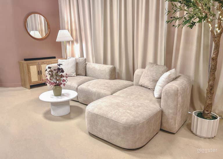  Intimate & Modern Creative Studio 