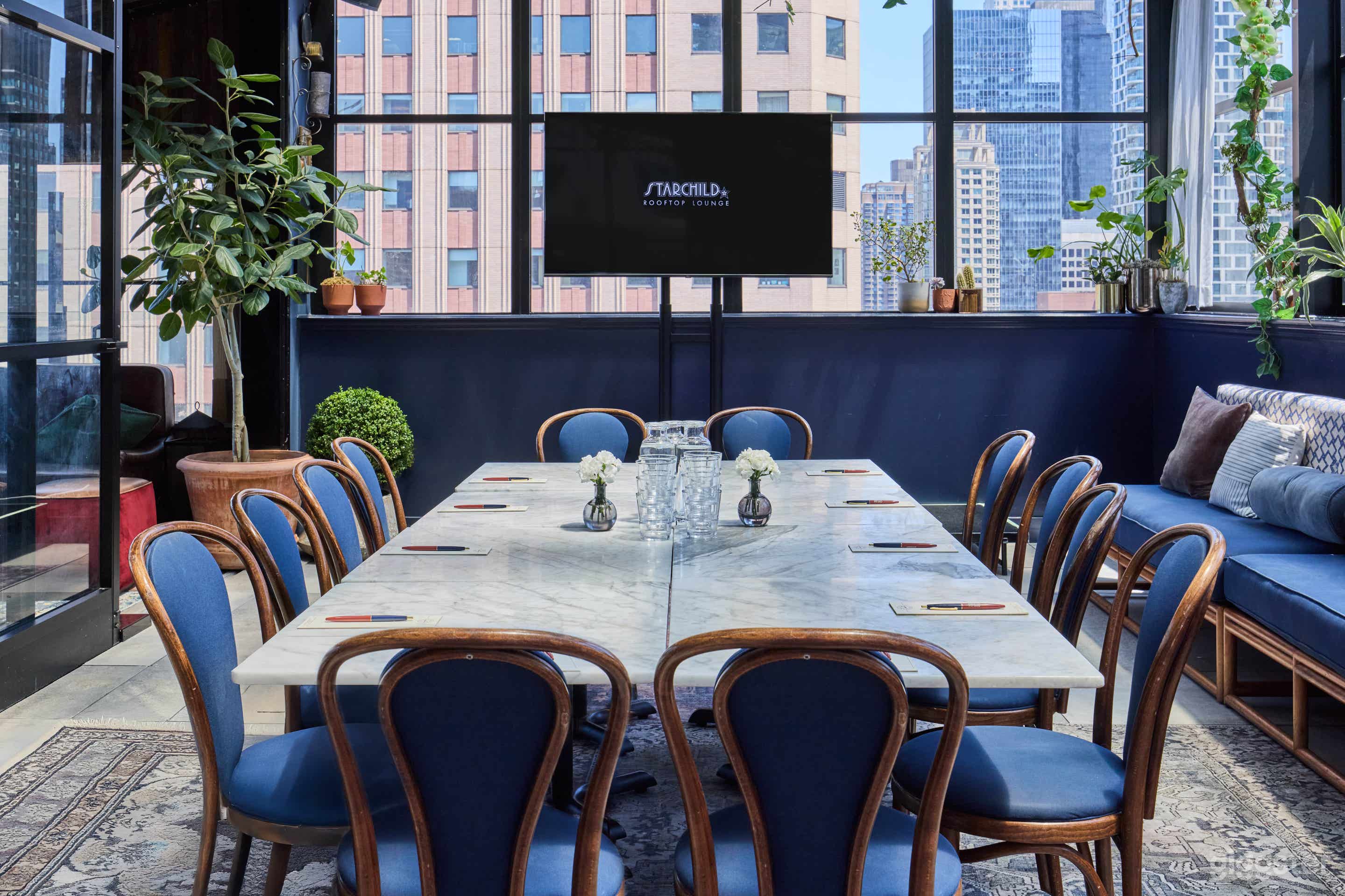 Vibrant Rooftop Bar and Lounge Photo 4