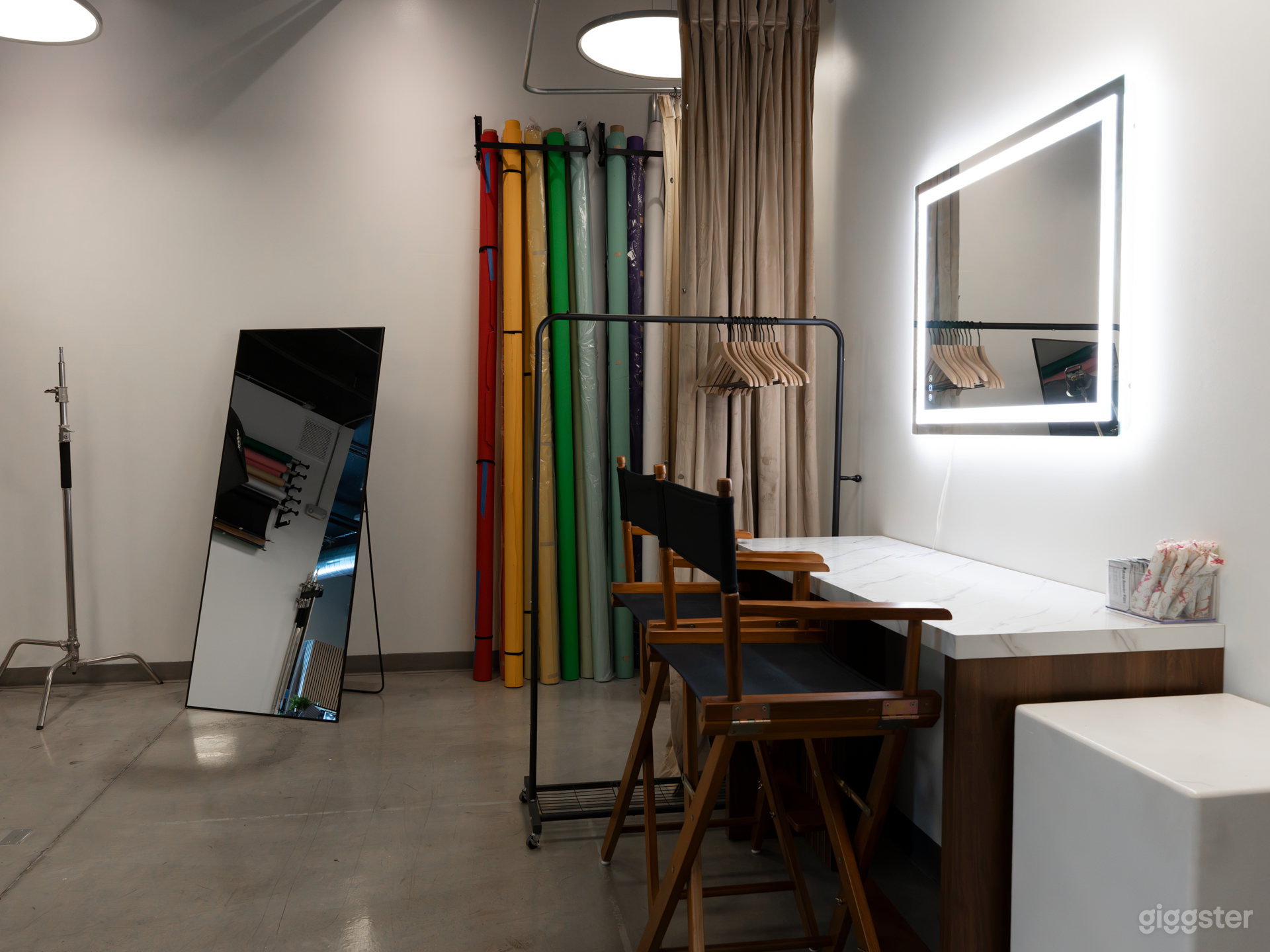 Large Natural Light Photography Creative Studio & Events Photo 2