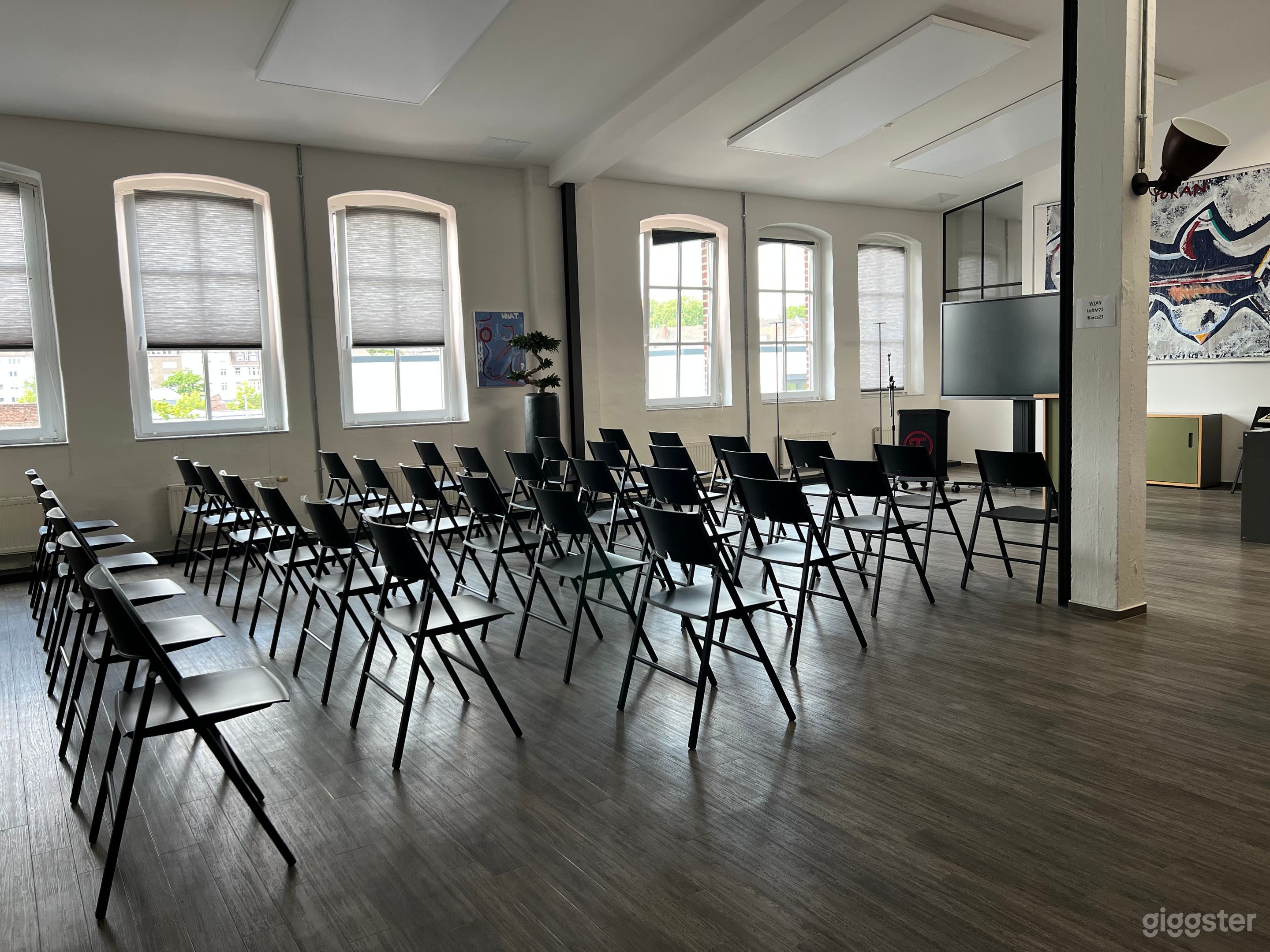 Vielseitiger Loft-Raum im zentralen Düsseldorf Foto 3